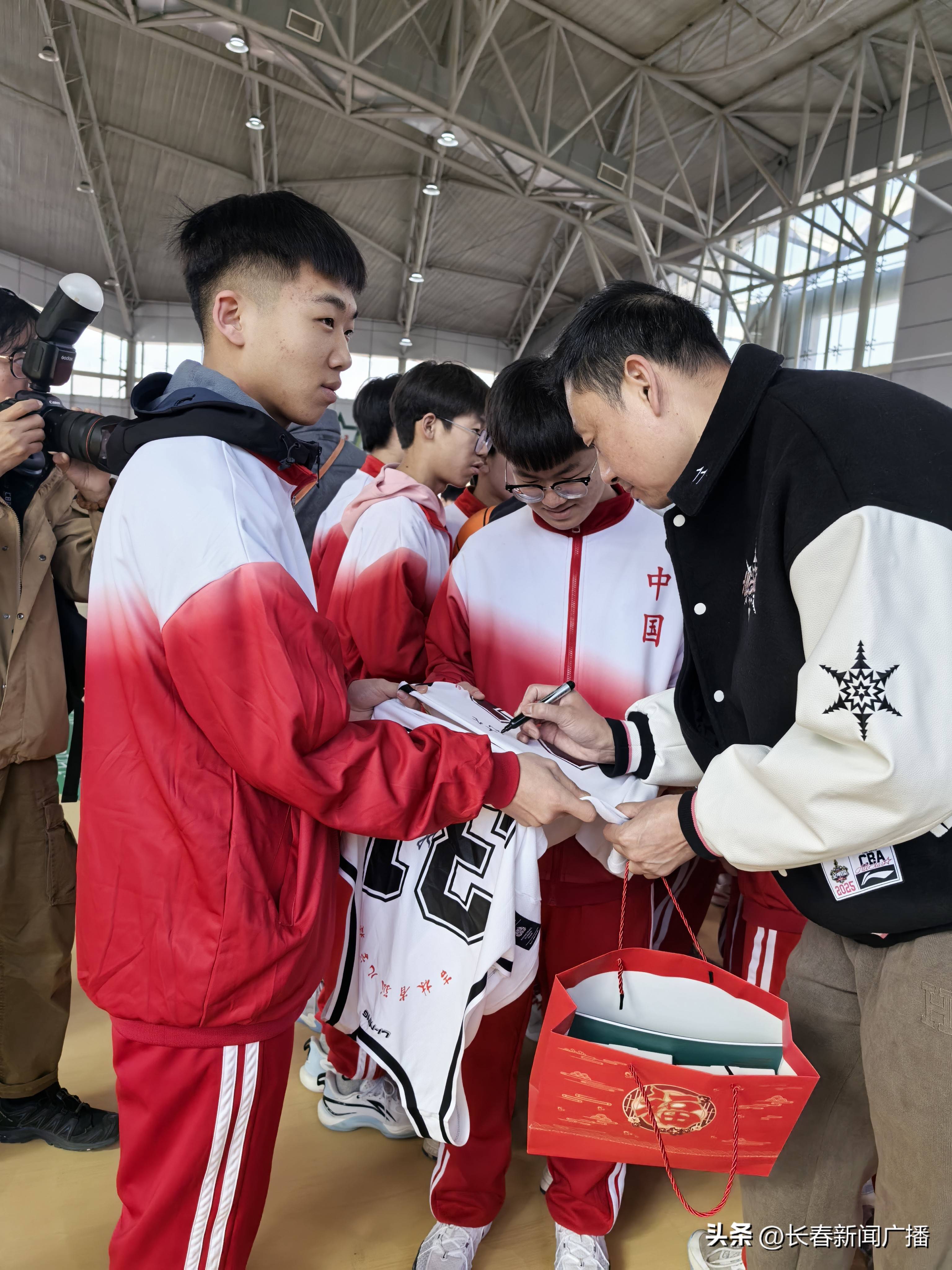 CBA球员为四川捐款_cba球员为四川捐款了吗