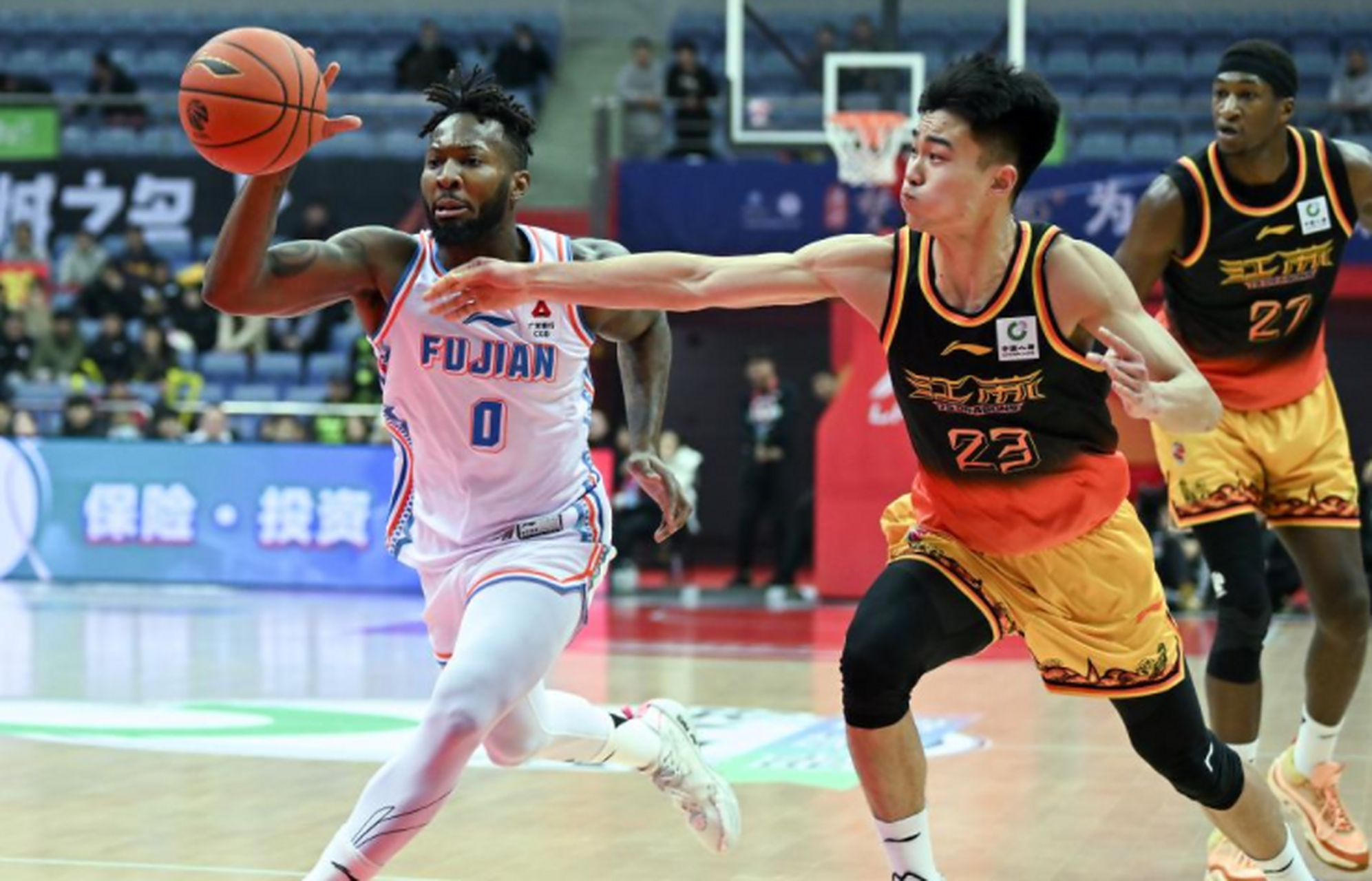 CBA高效防守与进攻的平衡探讨