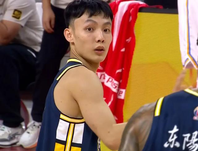 徐杰在季后赛中发挥稳定，成为广东东阳光关键球员的简单介绍