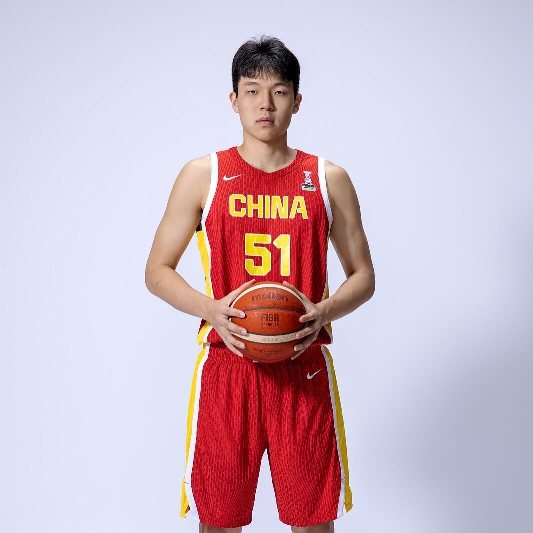杨瀚森加盟青岛国信制药，成为球队新星的简单介绍