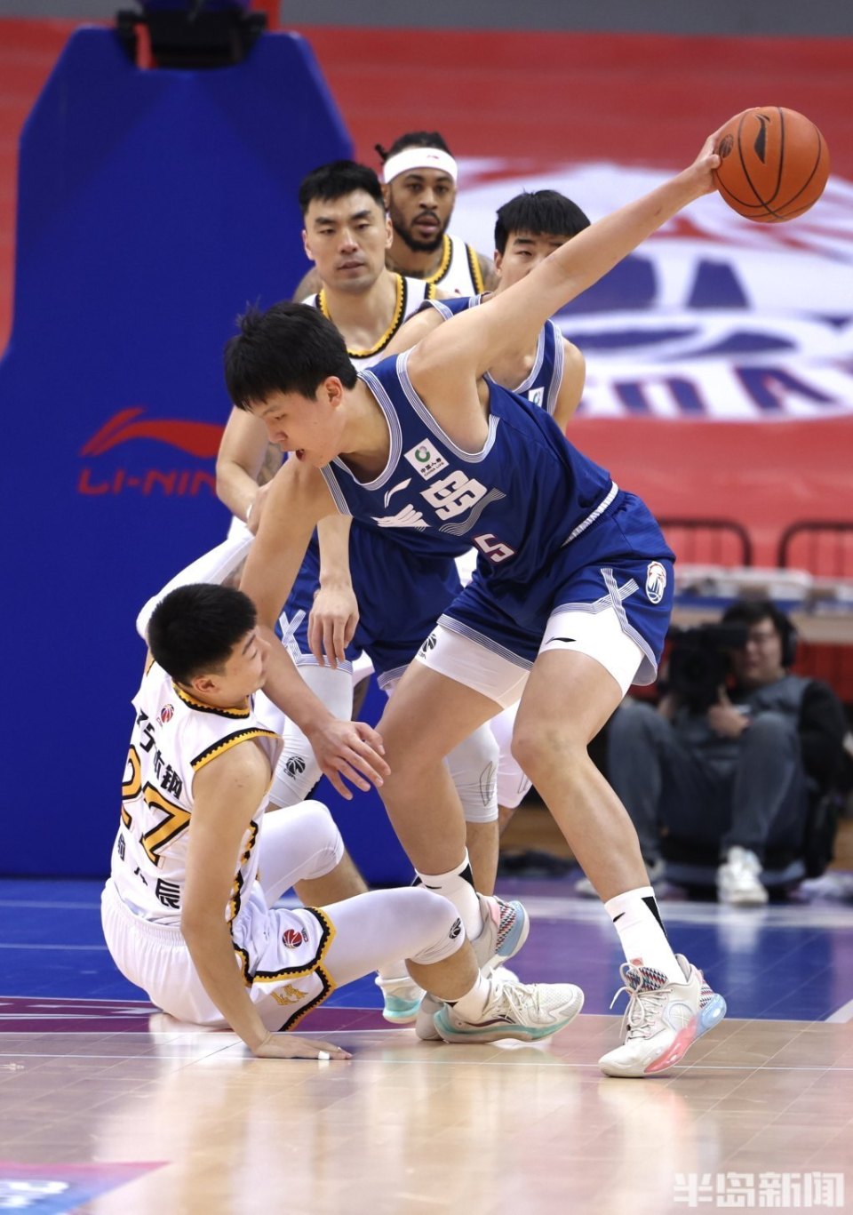 青岛男篮迎来两连胜，球队氛围良好